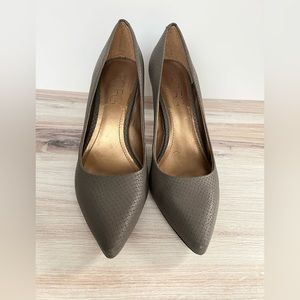 BCBG faux snake skin texture pump